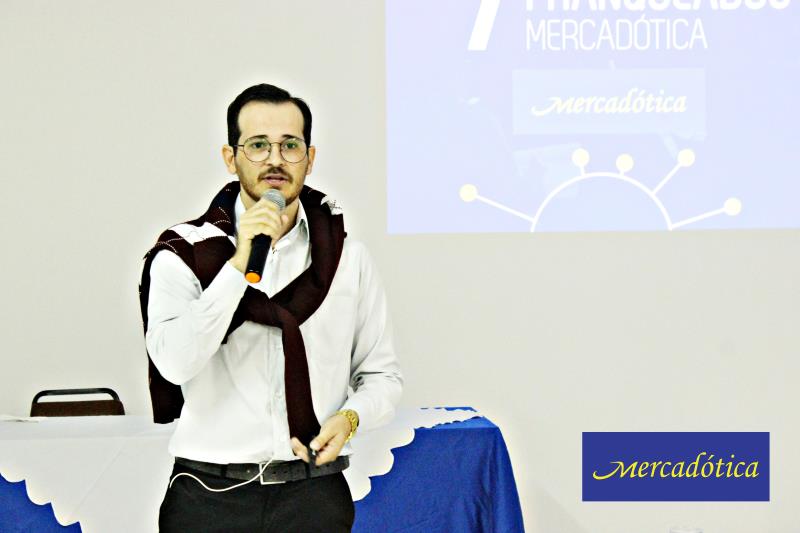 O optometrista Jasiel Ara�jo Filho falou sobre lentes de contato